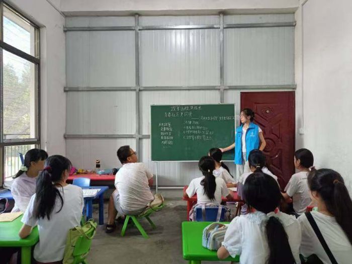 河南師范大學(xué)生命科學(xué)學(xué)院 “薪火傳新聲，青心鑄國(guó)魂”暑期 社會(huì)實(shí)踐活動(dòng)—黨員青年普法宣教進(jìn)社區(qū)