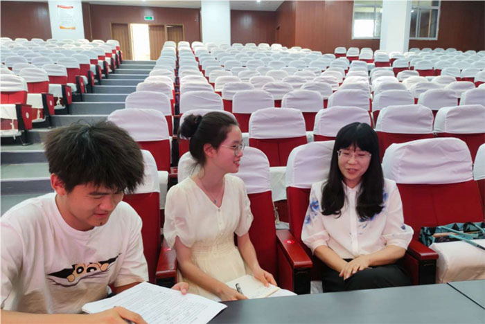 嘉興市實(shí)驗(yàn)小學(xué)校長(zhǎng)張曉萍談項(xiàng)目化學(xué)習(xí)賦能小學(xué)科學(xué)啟蒙教育——探索科學(xué)啟蒙教育新路徑，張曉萍校長(zhǎng)分享項(xiàng)目化學(xué)習(xí)經(jīng)驗(yàn)