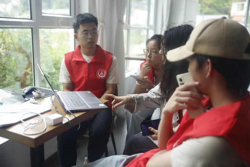 行走的思政課 | 長安大學赴貴州畢節(jié)“渭愛育夢赴黔川·攜手啊嘎助振興”暑期社會實踐隊——“家”有溫暖，“訪”有溫度