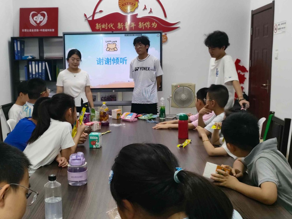 盛夏揮毫傳知，以筆墨踐行教育幫扶初心