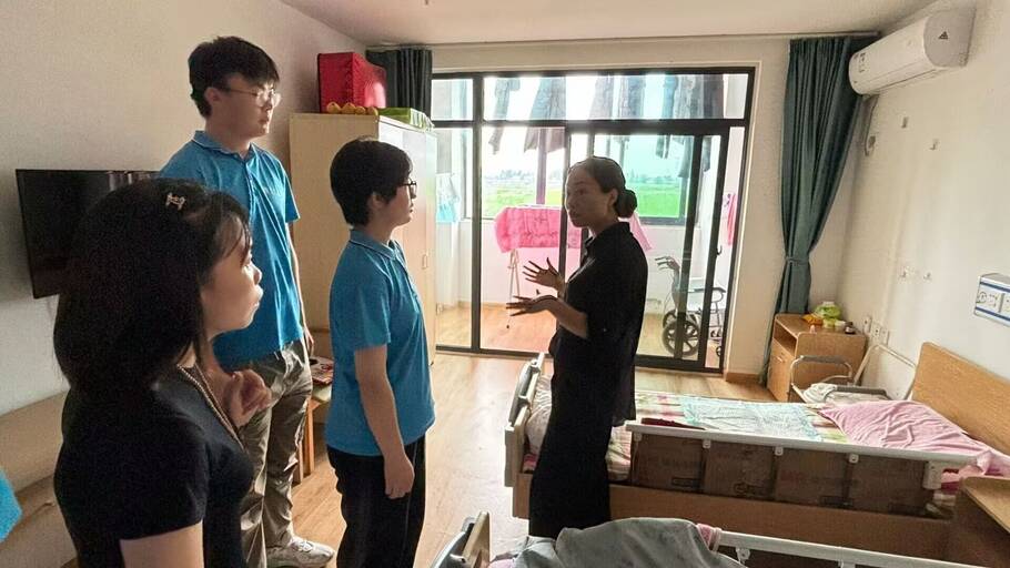 "愛在夕陽與童真間流淌：'童心相伴 夕陽同輝'的實(shí)踐之旅"