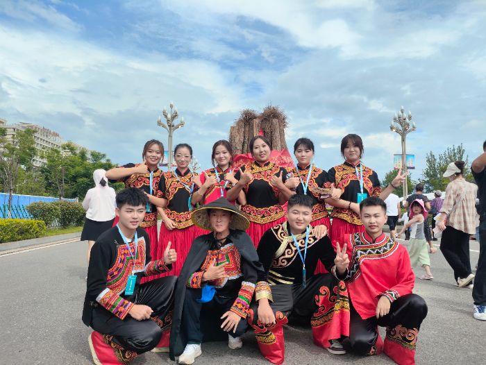 點亮青春，傳承彝族文化 ——“彝路火舞” 實踐隊火把節(jié)志愿服務(wù)活動