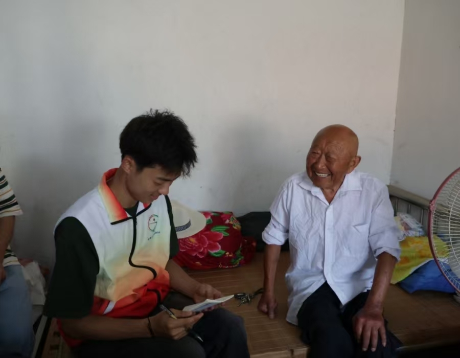 人文藝術系開展“訪談抗戰(zhàn)老兵”暑期活動