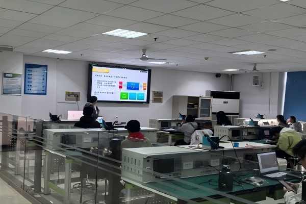 山東大學(xué)學(xué)生電子設(shè)計(jì)協(xié)會(huì)嵌入式開發(fā)基礎(chǔ)培訓(xùn)成功開展