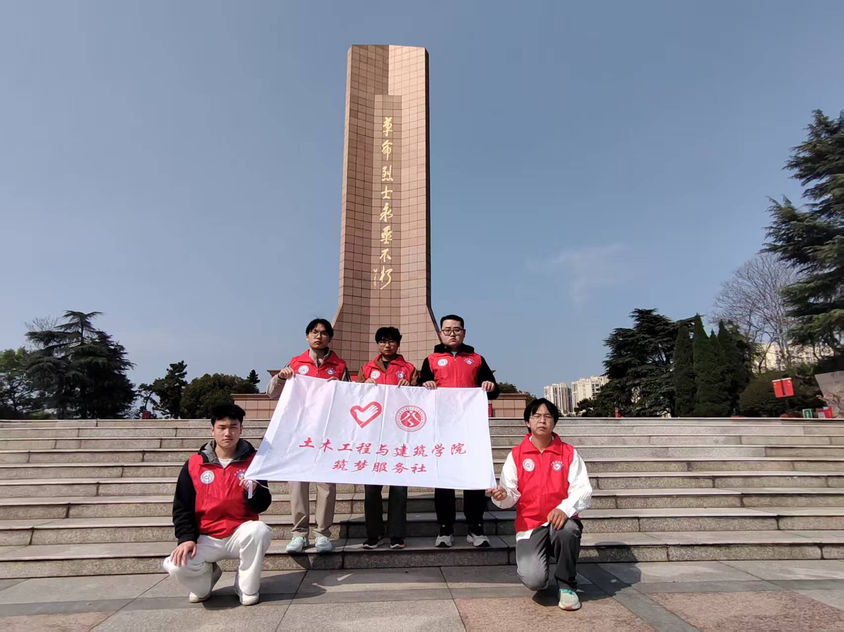 緬懷先烈，文明祭掃