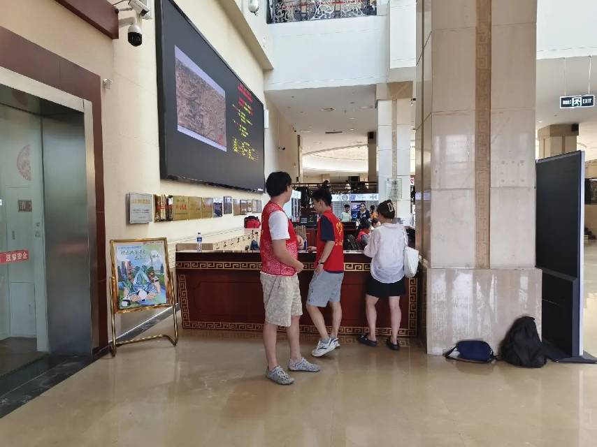 西南石油大學愛心未來志愿服務團隊前往四川博物院服務