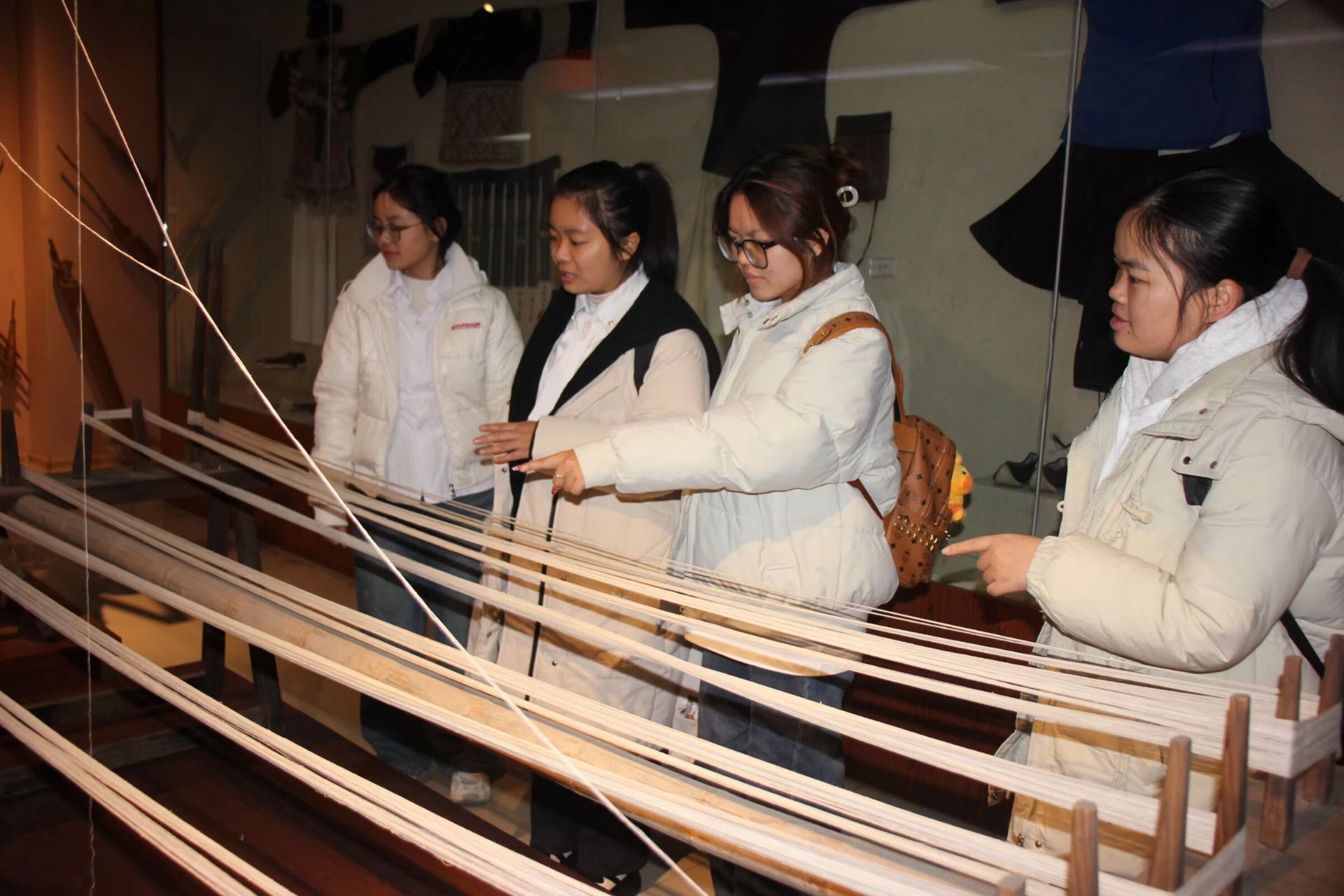 錦韻侗鄉(xiāng)尋文脈 青春實(shí)踐助傳承——廣西師范大學(xué)學(xué)子赴三江開展侗族文化調(diào)研