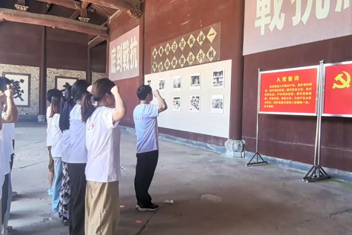 合肥大學(xué)實(shí)踐團(tuán)赴涇縣云嶺鎮(zhèn)： 尋跡鐵軍精神，以青春之力賡續(xù)紅色血脈