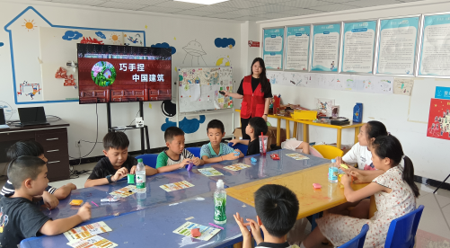 安財(cái)學(xué)子赴沈圩社區(qū)，助力七彩假期繪童夢(mèng)