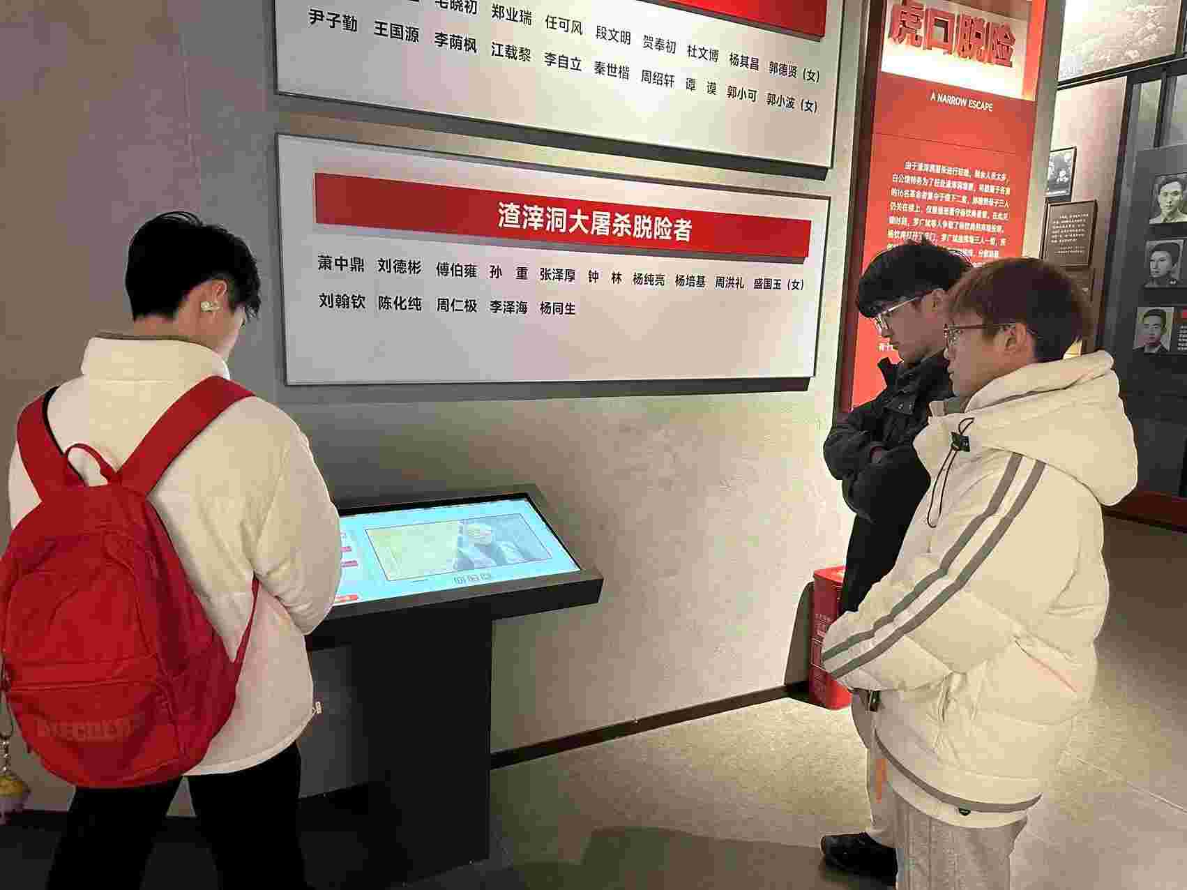 山城紅色使者團(tuán)深入探訪重慶紅巖革命遺址