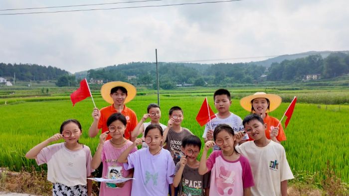 七彩假期潤(rùn)童心：白溪關(guān)村留守兒童的實(shí)踐印記與成長(zhǎng)