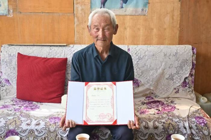 實踐進(jìn)行時：對話“優(yōu)秀共產(chǎn)黨員”特布登·感悟“兩路”精神促成長