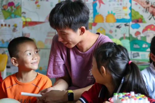 繪童心綺夢(mèng)，筑夢(mèng)正當(dāng)時(shí)：江西理工學(xué)子在萬安守護(hù)留守兒童成長(zhǎng)