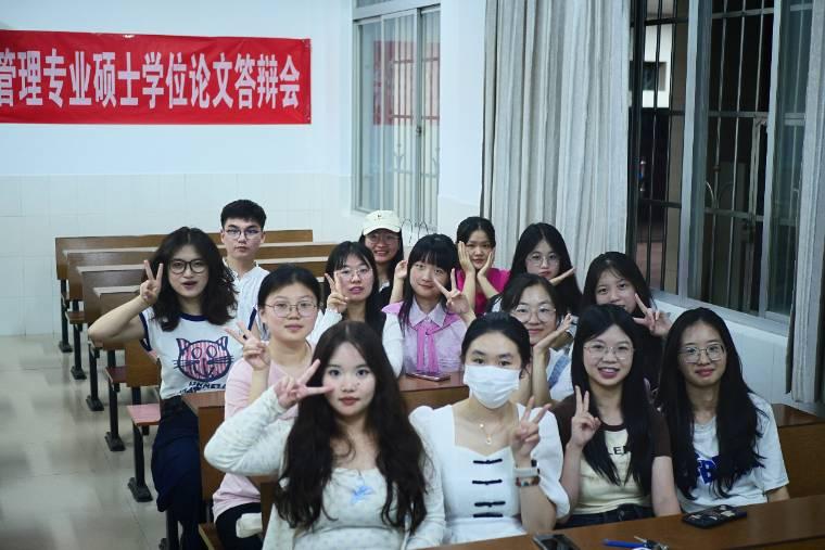 馬克思主義學(xué)院辯論隊順利完成換屆儀式