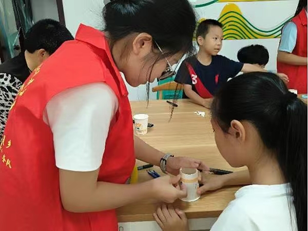 科學(xué)之光，照亮童心：紙杯投影儀實(shí)驗(yàn)課