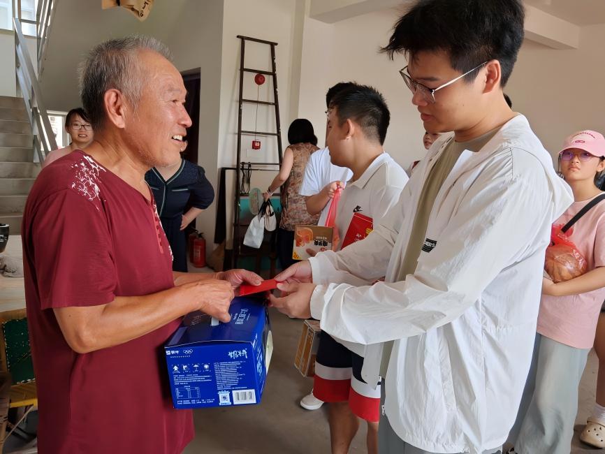 運(yùn)河畔書(shū)寫(xiě)民族交融新篇：南財(cái)大學(xué)生探索千年水道里的團(tuán)結(jié)密碼