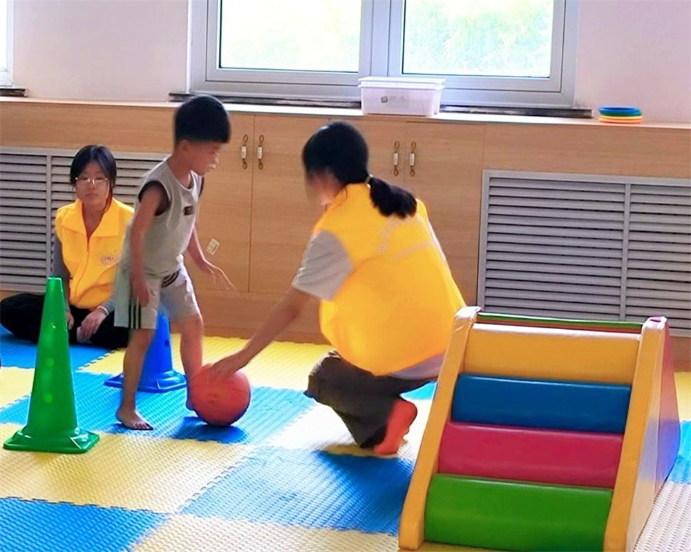 忙碌尋“寶藏”，好奇滿天星