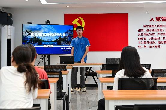 能源先鋒實踐隊赴世紀城社區(qū)黨員服務中心進行能源科普宣講