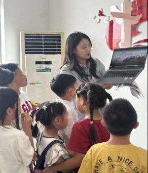 “灘涂精靈”勺嘴鷸走進(jìn)課堂，科普教育助力生物多樣