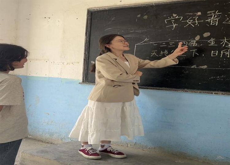 且末縣第十一小學(xué)愛心行動(dòng)：普通話普及與環(huán)境美化同行，共促兒童全面發(fā)展