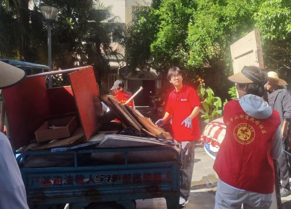 巢湖學(xué)院赴巢湖鄉(xiāng)鎮(zhèn)花園社區(qū)“獻血賦能·健康調(diào)研——衛(wèi)生實踐搭臺、獻血知識傳情