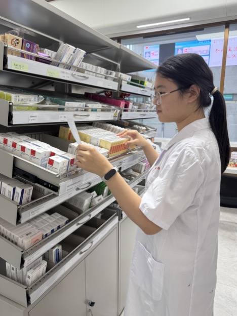 從藥房到病房，一位藥學(xué)生的“仁心”啟蒙——山東大學(xué)藥學(xué)院“魯風(fēng)藥韻，青鳥(niǎo)銜芳”社會(huì)實(shí)踐隊(duì)隊(duì)員趙昱遙