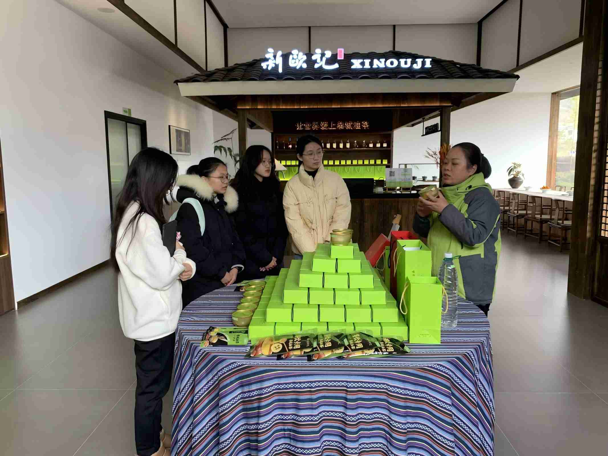 恭城“油茶+”:民族特色產(chǎn)業(yè)多業(yè)態(tài)發(fā)展賦能中華民族共同體意識(shí)示范區(qū)建