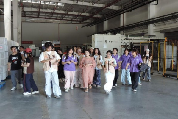 武漢高校學(xué)子赴秭歸開展臍橙品牌建設(shè)調(diào)研?