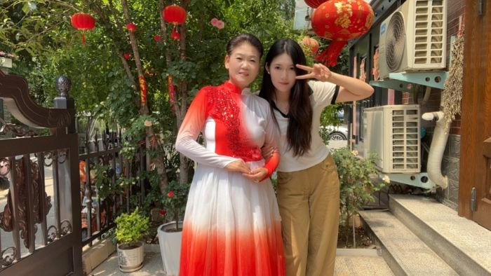 與老干部大學(xué)舞蹈隊(duì)李萍奶奶共舞-感受銀發(fā)風(fēng)采