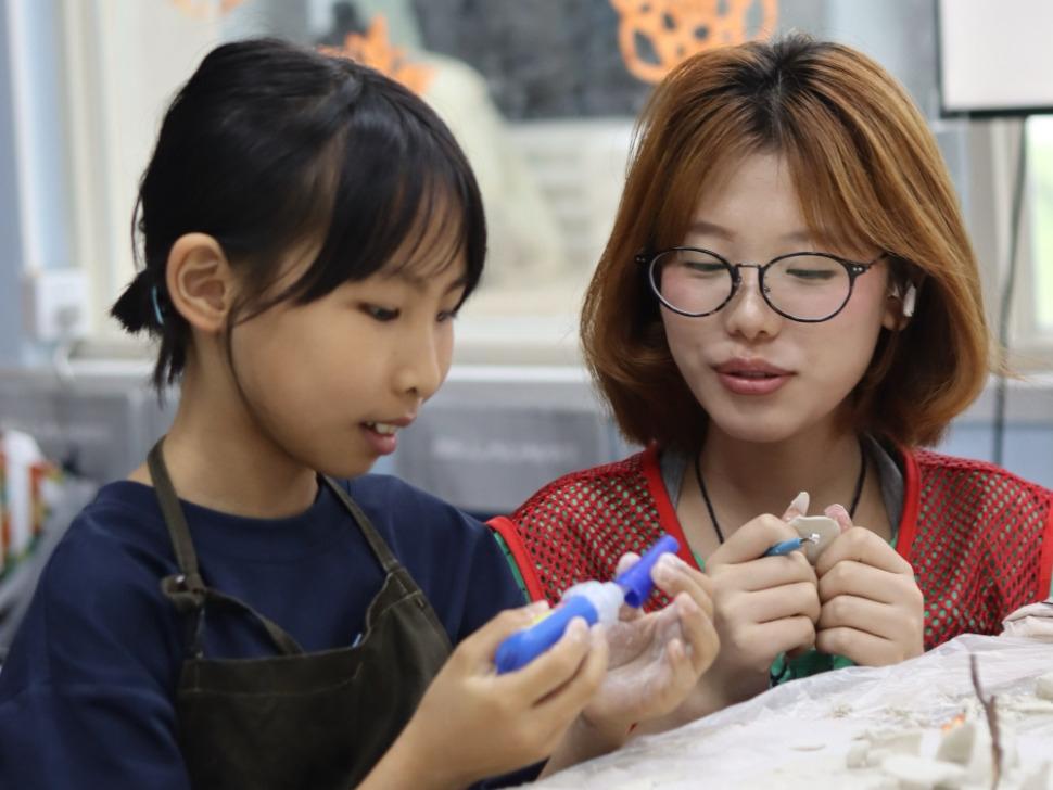 夏日書香里的志愿微光，溫柔守護童心成長