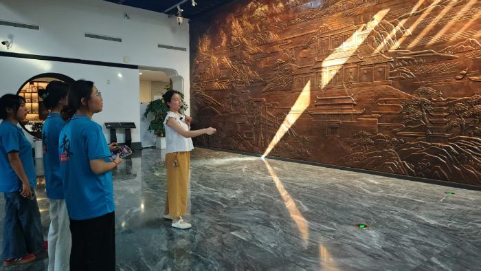 巢湖學(xué)院學(xué)子走進(jìn)安徽徽州歷史博物館 尋訪徽州文化印記