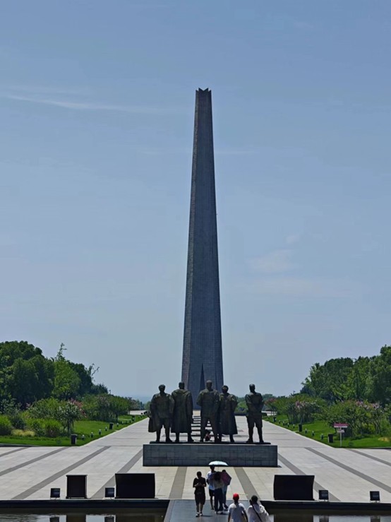 紅色基因深植八皖，淮師學(xué)子緬懷先烈