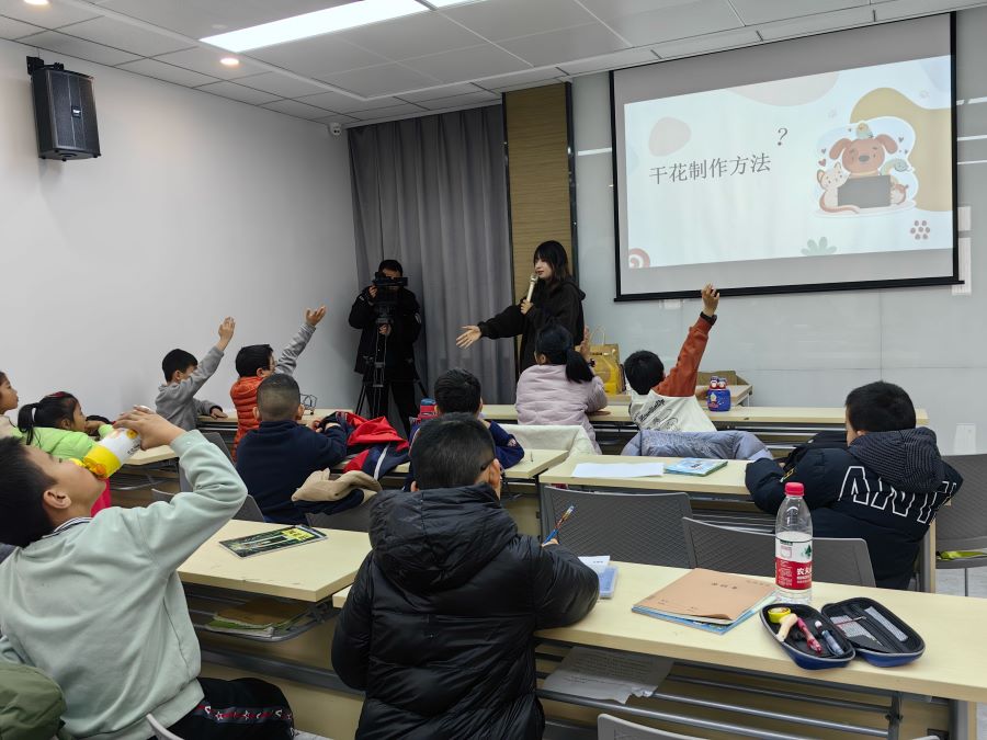 社區(qū)里的傳統(tǒng)文化課堂：大學(xué)生助力青少年感悟非遺魅力