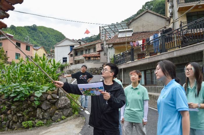 藝術(shù)點“靚”大溪村！浙農(nóng)林大學子畫筆繪出“共富新圖景”