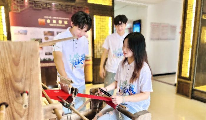 夏日實踐進行時！福理工學子扎根小滄畬族鄉(xiāng)，把畬鄉(xiāng)故事講給青年聽