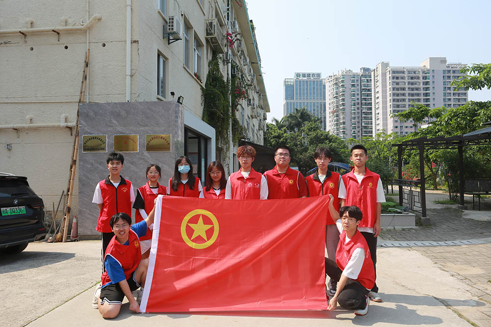 用青春守護(hù)最美夕陽紅