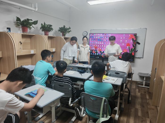 數(shù)字時(shí)代下青少年依戀風(fēng)格與手機(jī)使用成癮行為的“羈絆密碼”——基于南京浦口區(qū)中小學(xué)的實(shí)證研究