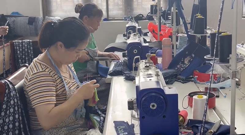 實踐調研∣飛針走線織就鄉(xiāng)村新畫卷，千家萬戶繡出一片“桃花源”