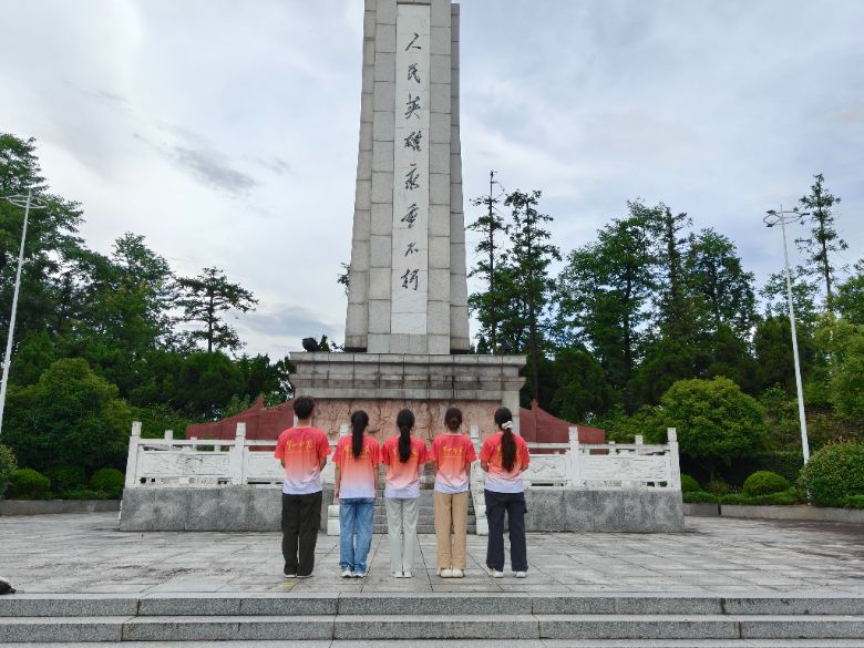 走向革命沃土，汲取奮進(jìn)力量
