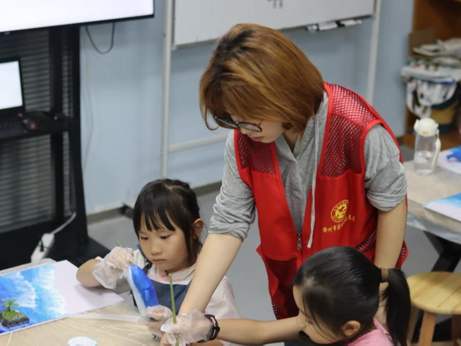 方寸閱讀區(qū)里的溫情，志愿者與童心的夏日之約