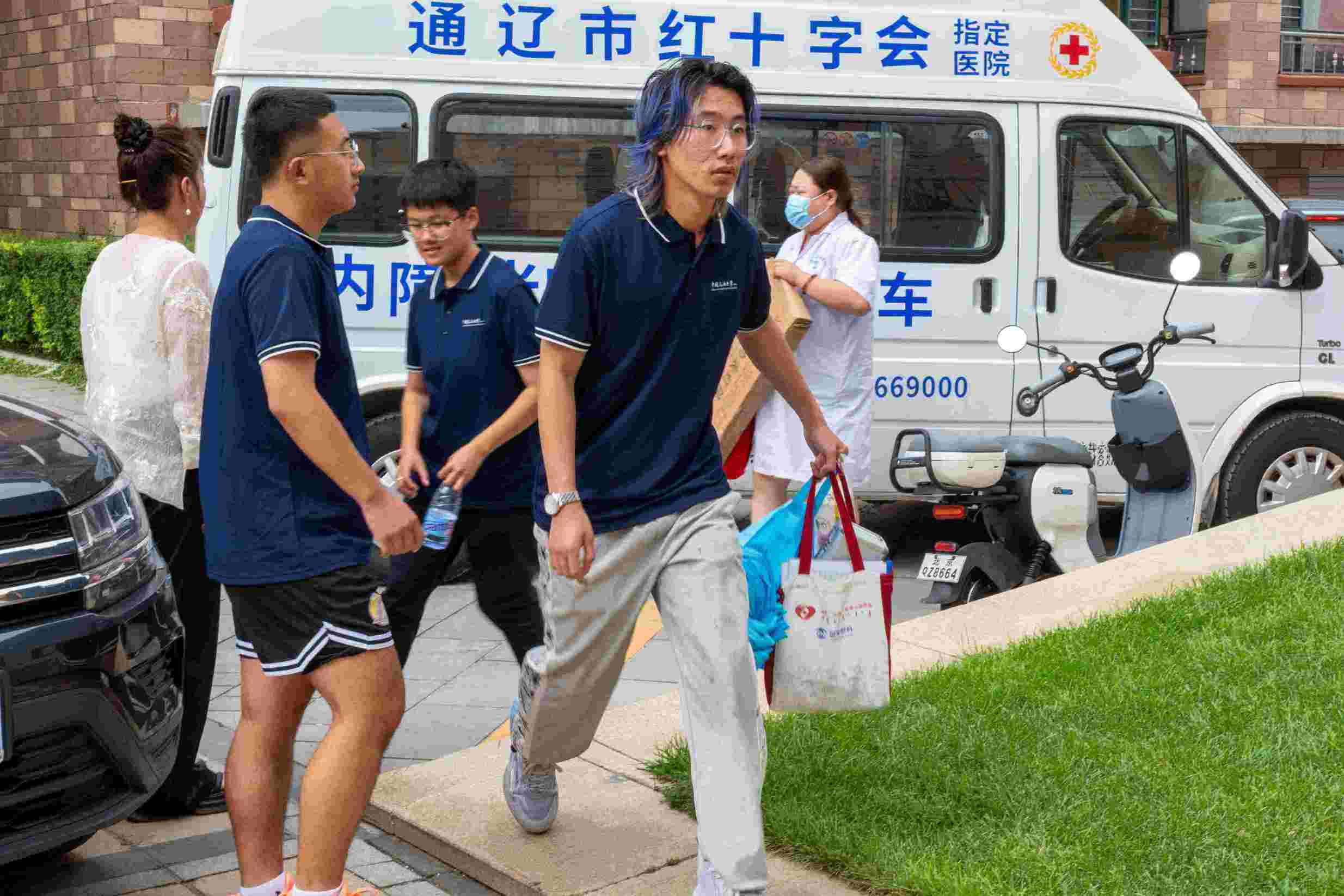 甘旗卡義診顯溫情，共繪鄉(xiāng)村振興新篇章