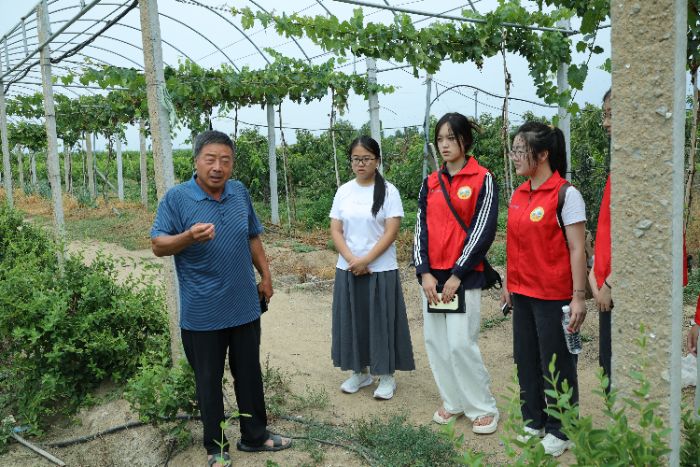 山東理工大學(xué)管理學(xué)院循“蒙”而行實(shí)踐團(tuán)調(diào)研平邑縣金嶺家庭農(nóng)場(chǎng)——探索鄉(xiāng)村振興路徑