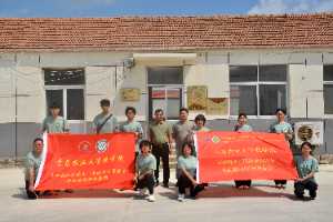 農(nóng)學(xué)院“赤幟領(lǐng)航興榮邑，青衿聚力富農(nóng)鄉(xiāng)”實踐服務(wù)團赴榮成東埠前村、翠虹果品股份有限公司和紅色教育基地走訪參觀