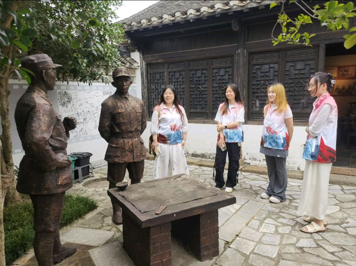 走進(jìn)橫山新四軍舊址，以志愿教學(xué)書寫“精神傳承”新篇