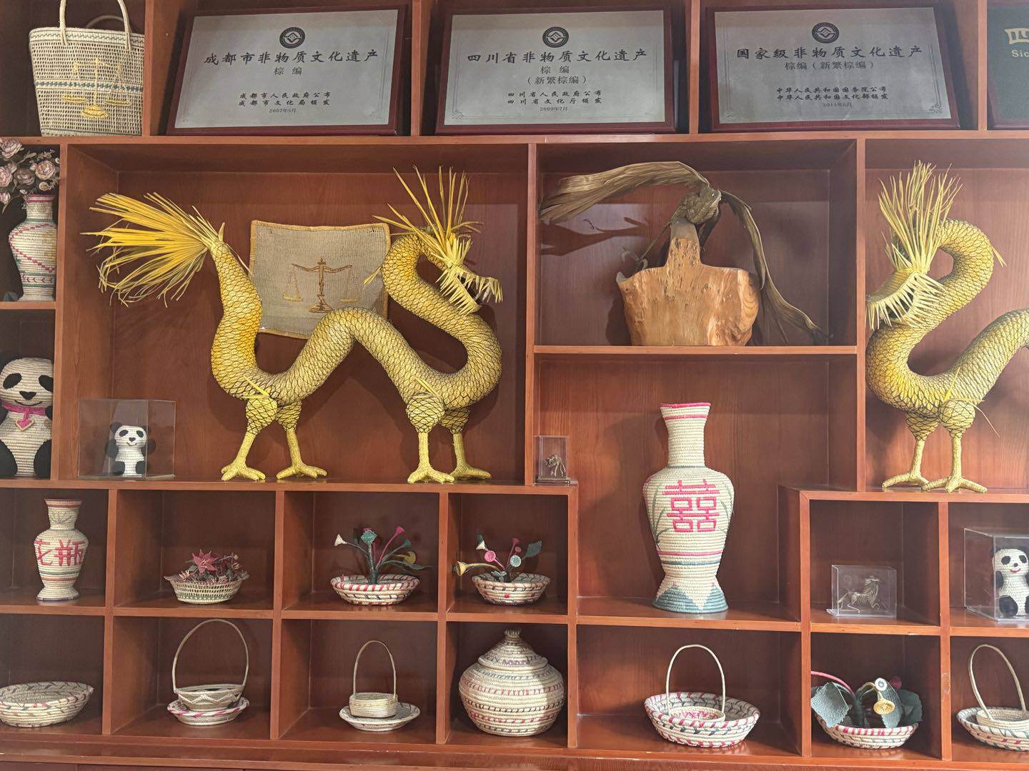 西南石油大學(xué)學(xué)子赴新都區(qū)新繁棕編文化體驗館開展三下鄉(xiāng)實踐活動