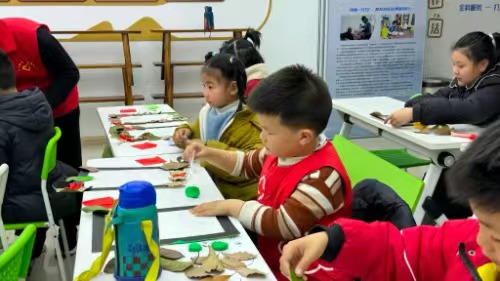 “紅心研墨”團(tuán)隊(duì)潤(rùn)人心田，多彩課堂綻光芒