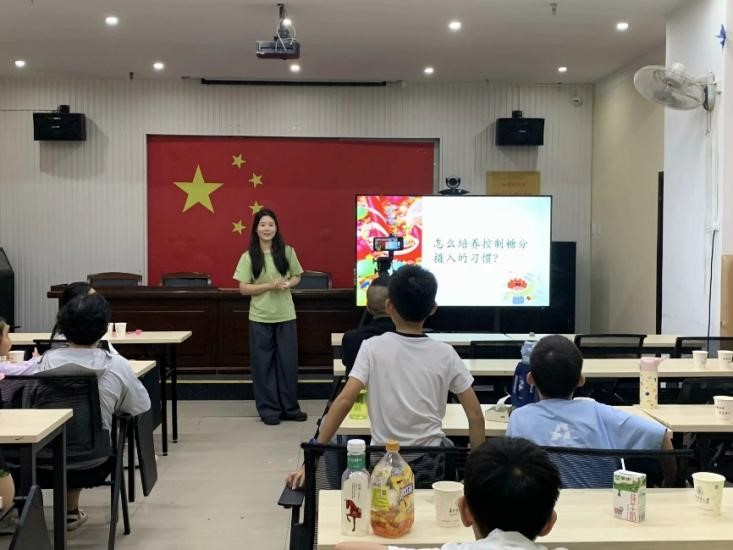 “食安中國行”博士團(tuán)走進(jìn)托管班開展“食·趣”科普活動