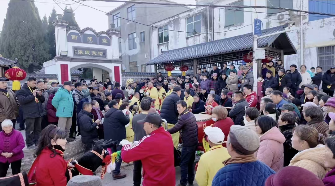 鑼鼓喧天慶新春，青春聚力暖桑梓