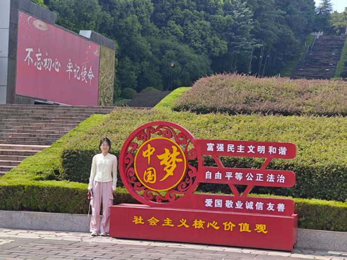 緬懷先烈憶初心，賡續(xù)精神向未來(lái)