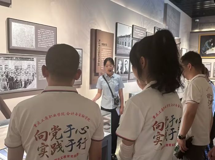 重慶工商職業(yè)學(xué)院實踐團隊走進劉伯承紀念館 汲取紅色力量 砥礪青春擔(dān)當